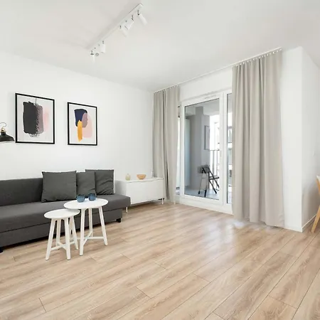 Stylish With Balcony Near Market By Renters Lejlighed