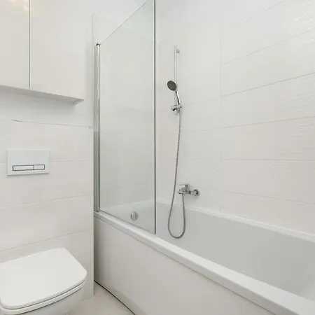 Apartment Stylish With Balcony Near Market By Renters Wroclaw