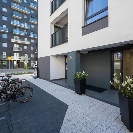 Stylish With Balcony Near Market By Renters Apartment *
