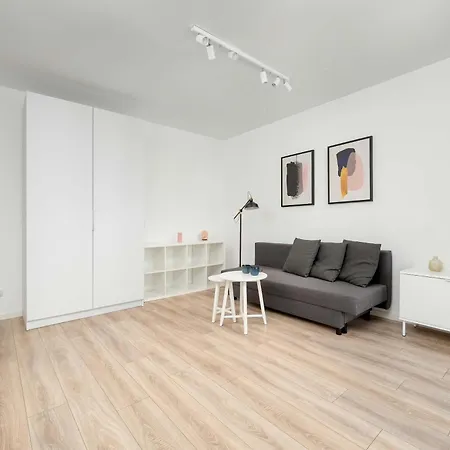 Lejlighed Stylish With Balcony Near Market By Renters